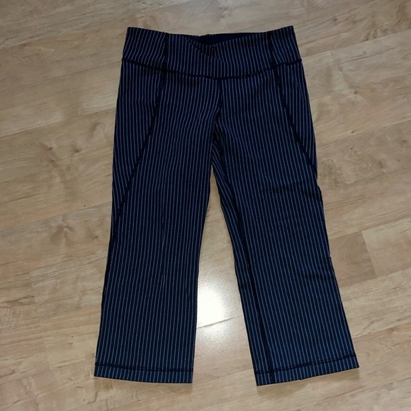 VTG Y2K Lululemon vertical stripe cropped flare leggings, size S - Picture 1 of 3